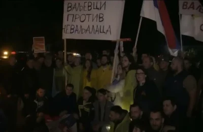 Protest al elevilor sârbi: liceul, blocat împotriva guvernului