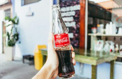Marele secret al gustului delicios al Coca-Cola la sticlă!
