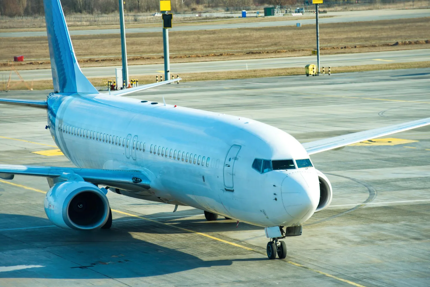 Mii de avioane Airbus A320 oprite la sol din cauza unei erori software