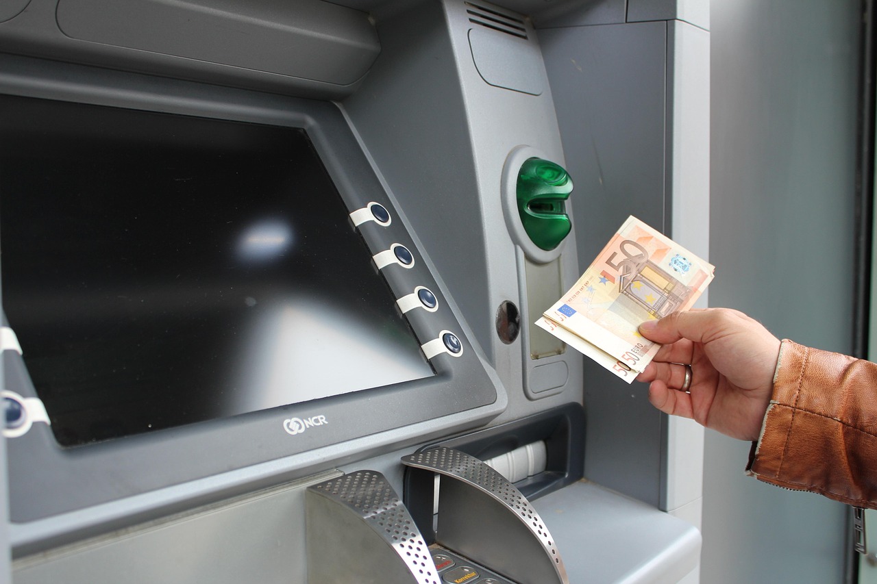 Bulgaria adoptă euro: ATM-urile vor oferi bancnote din 2026