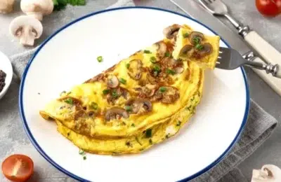 Descoperă pasul surprinzător care transformă omleta într-un deliciu de restaurant