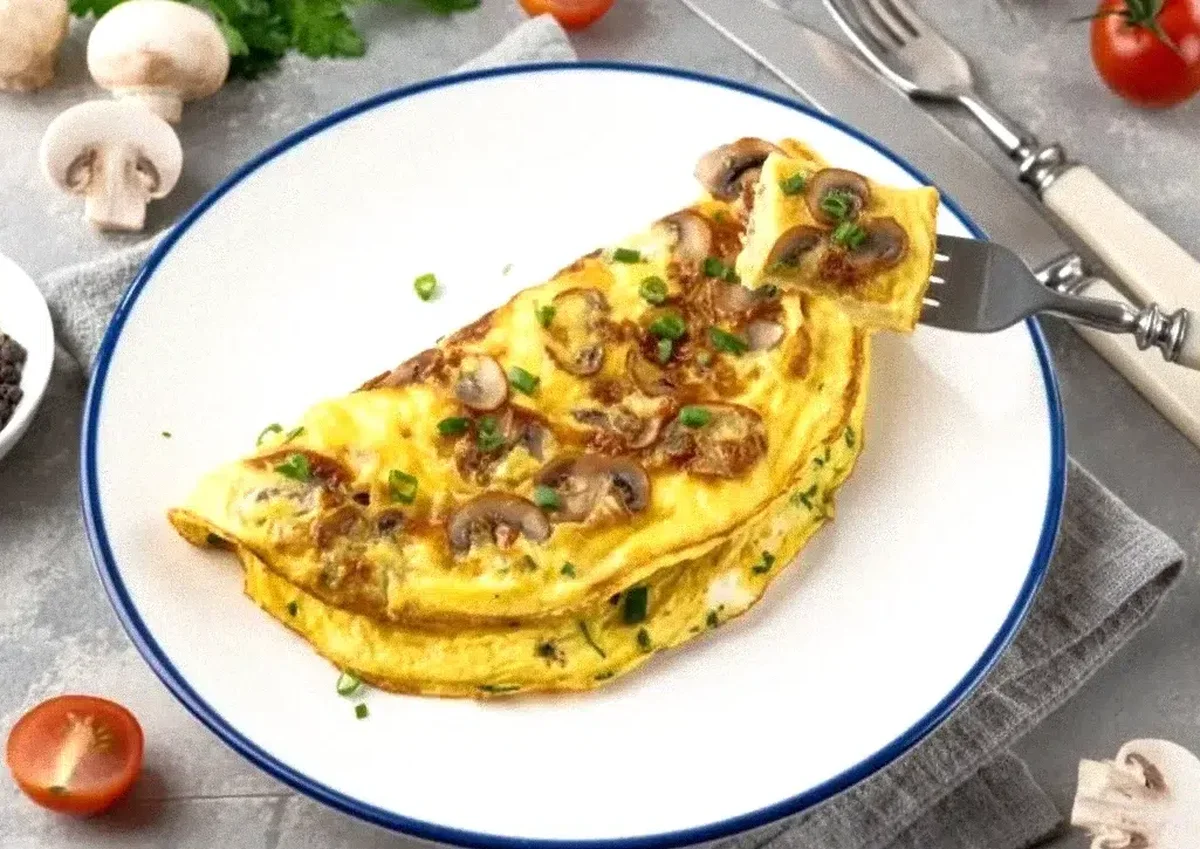 Descoperă pasul surprinzător care transformă omleta într-un deliciu de restaurant