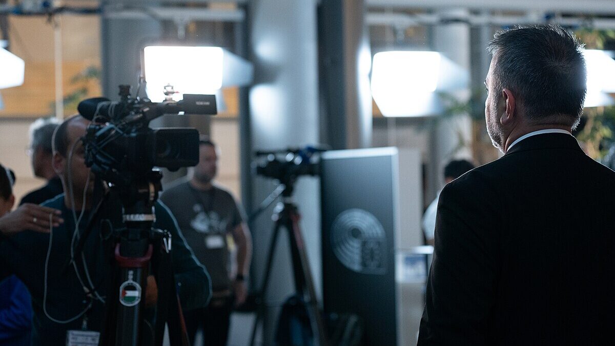 Europarlamentar italian critică restricțiile lui Bolojan pentru presă