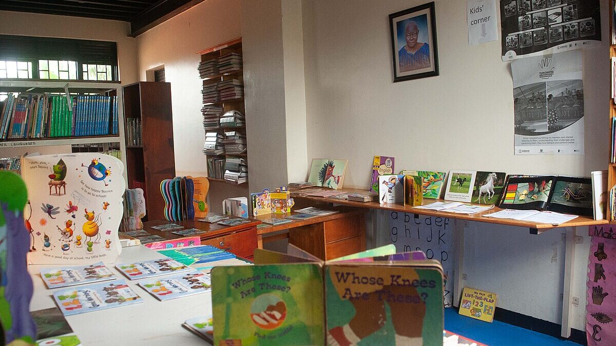 Book Truck din Cluj aduce cărți la 5.000 de copii din mediul rural