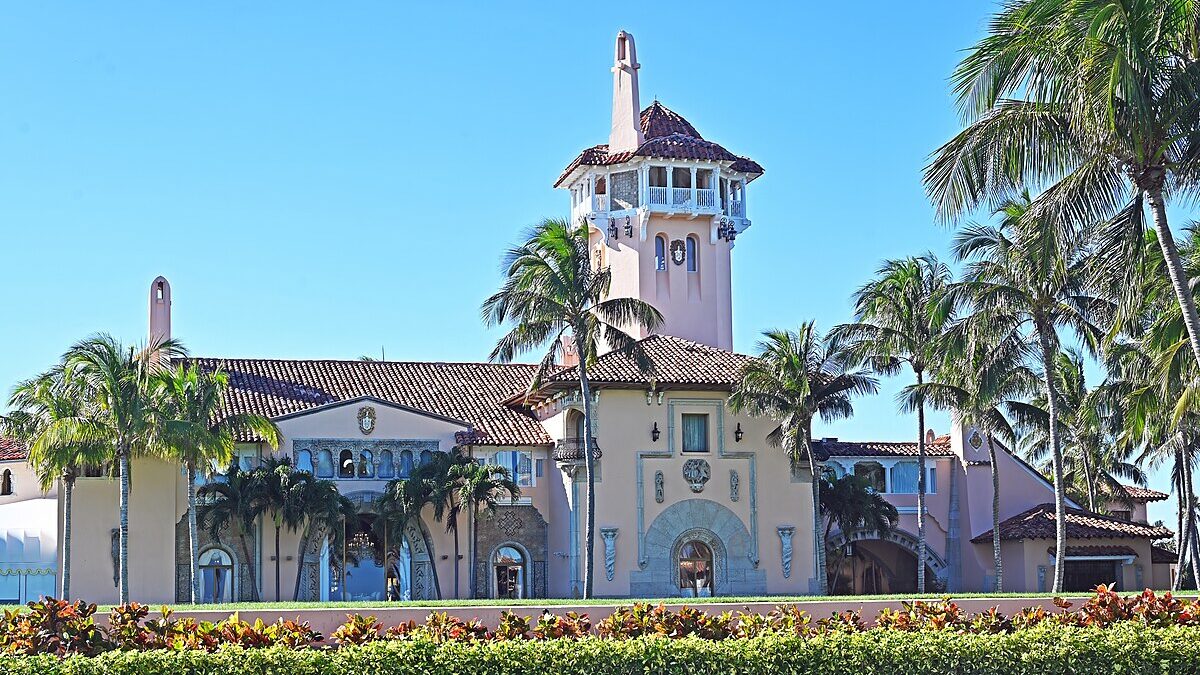 Zelenski se intalneste cu Trump la Mar-a-Lago pentru pace