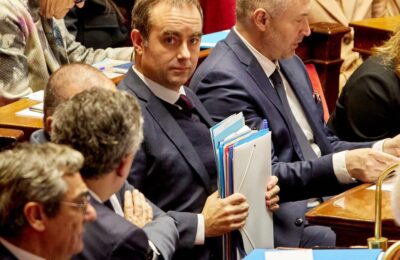 Franța adoptă buget provizoriu după eșecul negocierilor