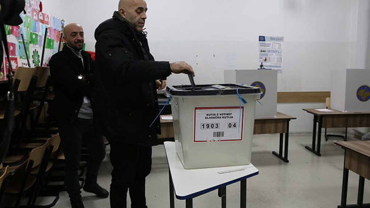 Kosovo organizează alegeri pentru ieșirea din criza politică