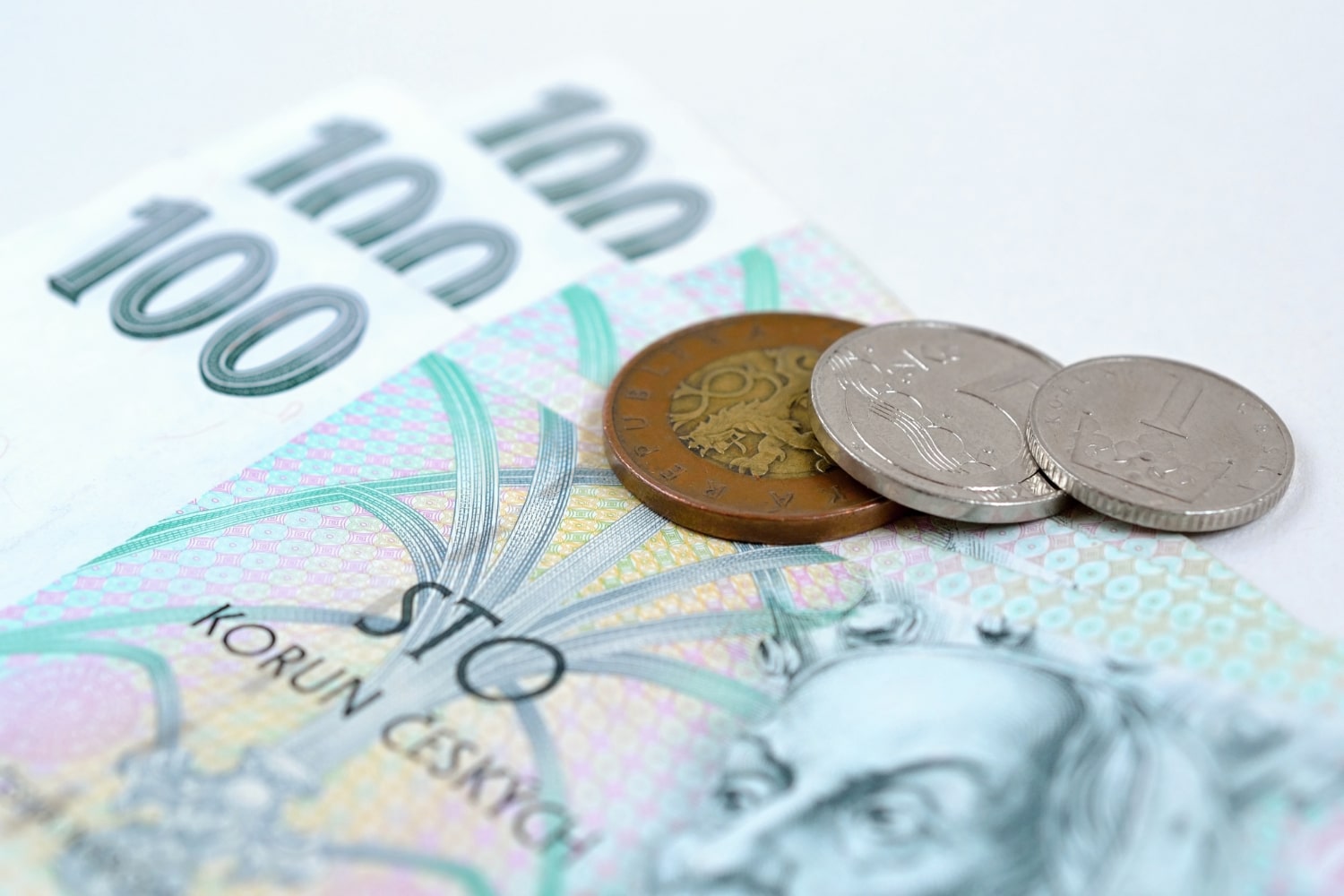 Marea Britanie transferă 28 miliarde de lire de la Abramovici către Ucraina