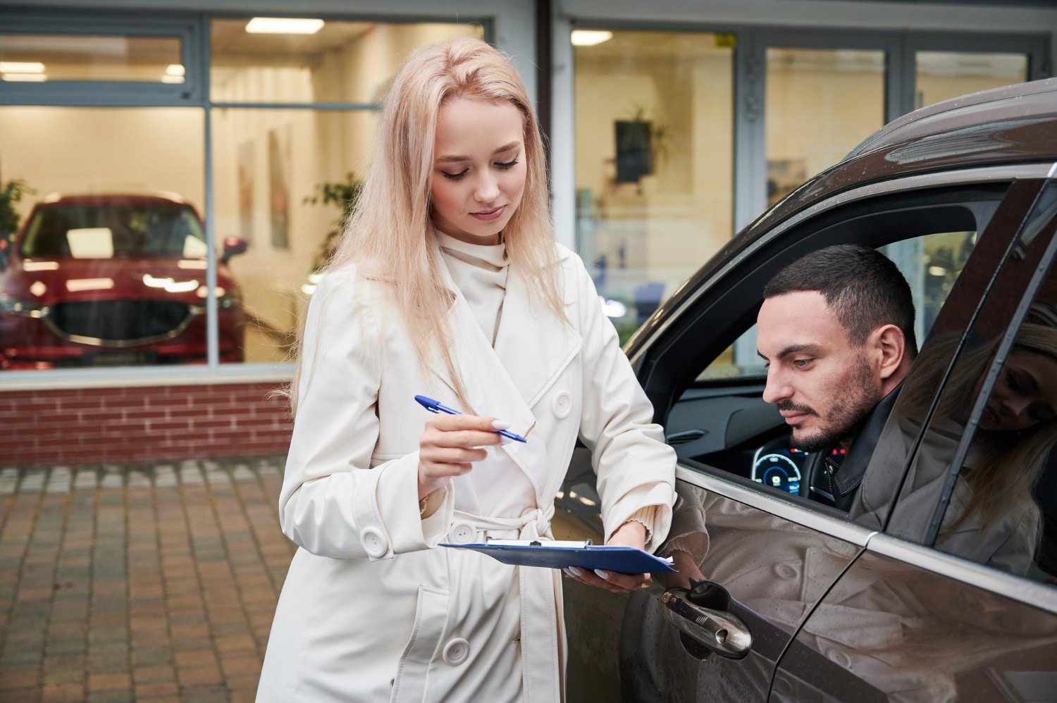 Renault îmbunătățește ratingul de credit și scapă de statutul junk