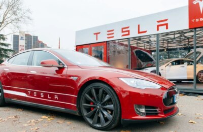Directorii Tesla au castigat 3 miliarde de dolari din actiuni
