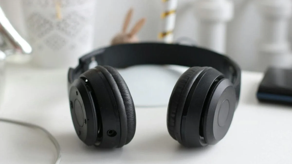 căști wireless noise cancelling