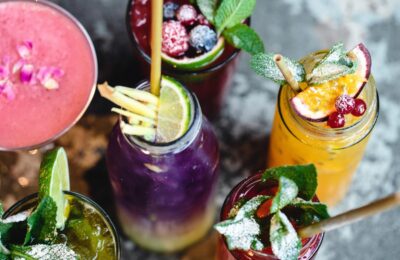 Cocktailuri de Crăciun 2025 retete populare pentru petrecerile de sarbatori