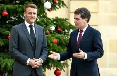 Emmanuel Macron creează un moment special la întâlnirea cu liderul român