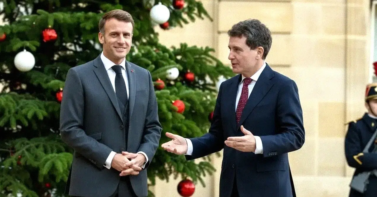 Emmanuel Macron creează un moment special la întâlnirea cu liderul român