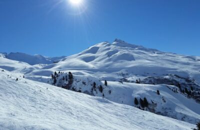 Sute de Moși Crăciun au schiat pe pârtii în Tamarack Resort