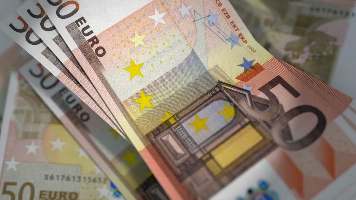 Bulgaria aderă la zona euro în plină criză politică