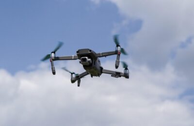 Fermele de brazi de Crăciun folosesc drone și AI