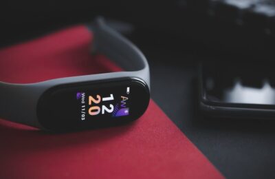Google Pixel Watch 4 redefinește smartwatch-urile cu design inovator