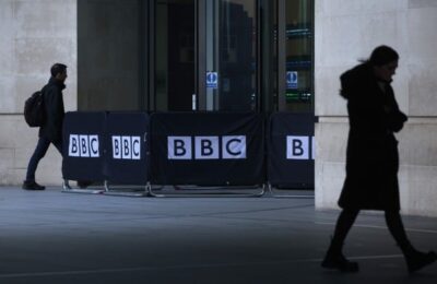 Trump dă în judecată BBC pentru 5 miliarde de dolari Ce a declanșat cea mai mare criză a postului britanic