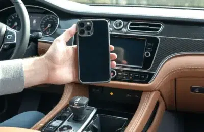 Încărcător wireless Nissan Qi2 îți transformă experiența cu telefonul în mașină