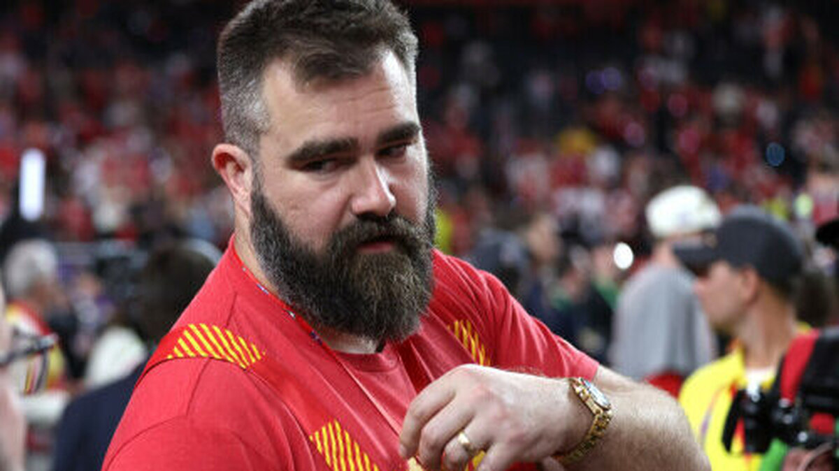 Jason Kelce ar putea apărea fără tricou la nunta lui Taylor Swift