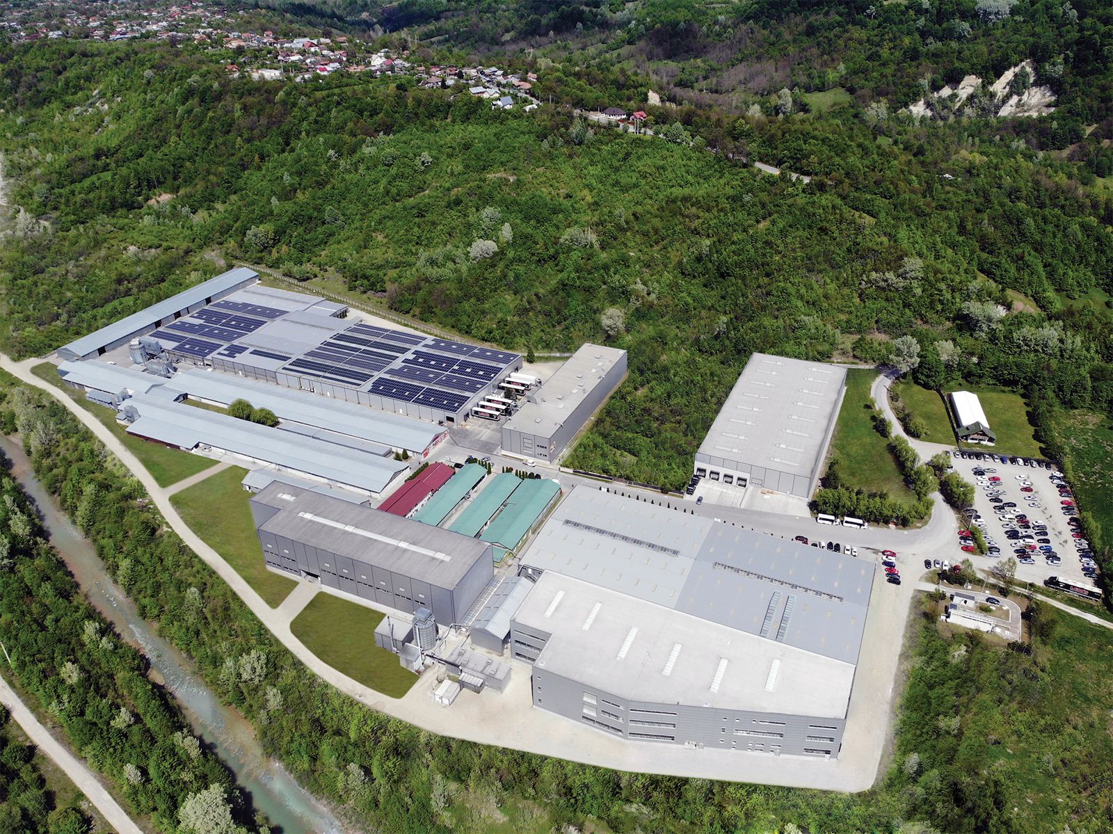 LEMET deschide porțile fabricii: campania „Din culisele LEMS” arată publicului povestea reală a producției de mobilă românească