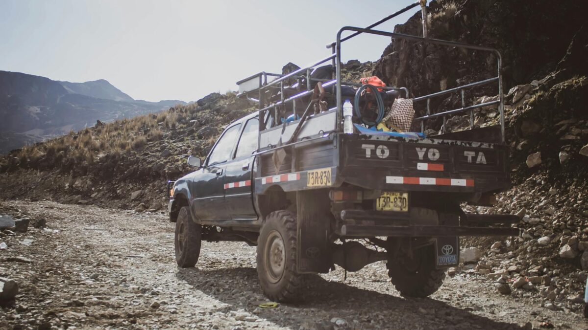 test off-road Toyota HiLux