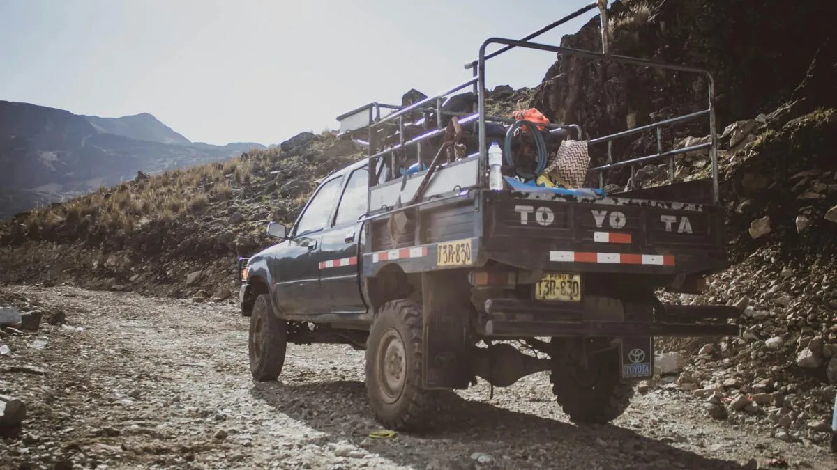 test off-road Toyota HiLux