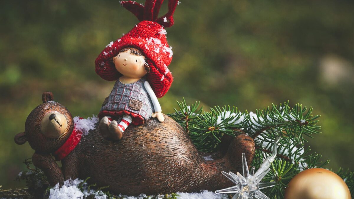 Lindsay Arnold Cusick decorează Elf on the Shelf la 6 dimineața