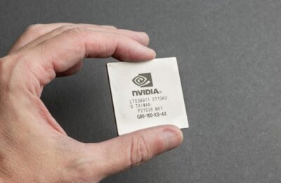 Nvidia licențiază tehnologia rivalului Groq și angajează CEO-ul
