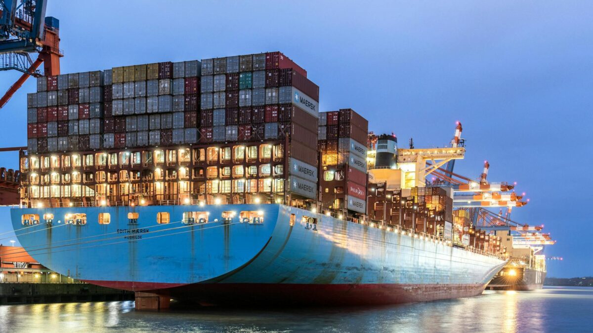 Comerțul global s-a prăbușit în 2025, UE lovită de tarifele SUA