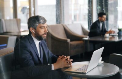 Zelenski se întâlnește cu von der Leyen înainte de Trump