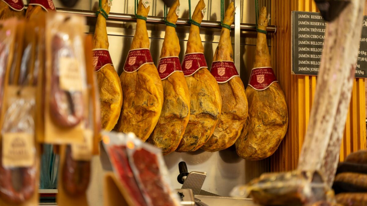 Spania promovează carnea de porc în contextul revenirii pestei porcine