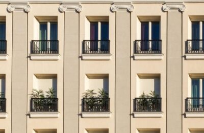 Familia Arnault investește 200 milioane euro în proprietăți de lux din Paris