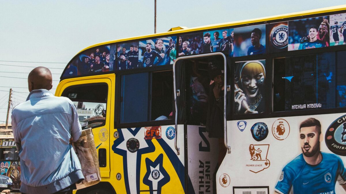 FCSB cumpără autocar de 600.000 euro cu banii de la Coman