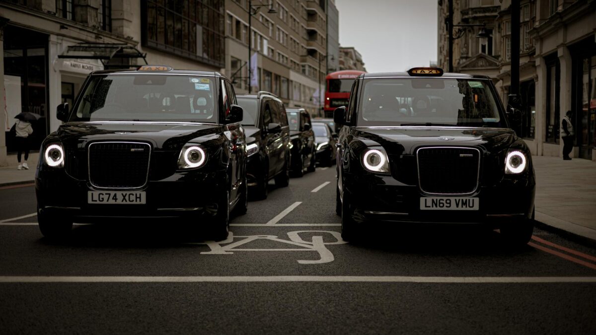 Uber și Lyft vor testa mașinile robotaxi Baidu în Londra