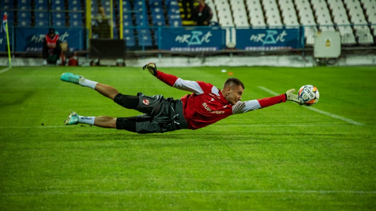 Ionuț Radu portar