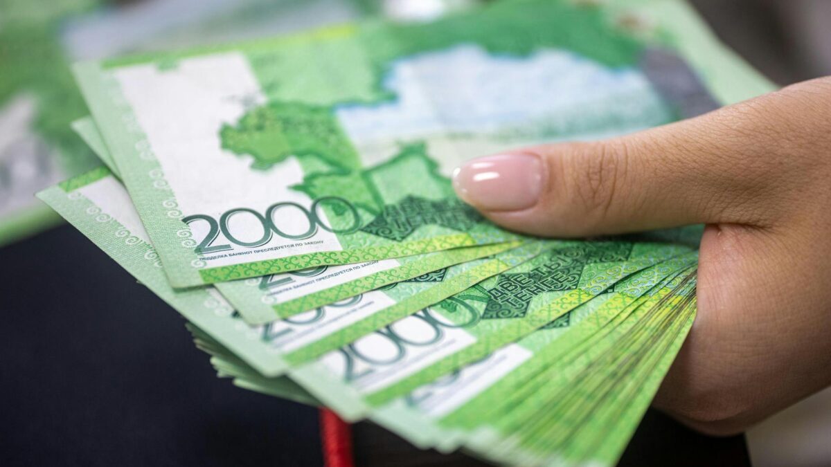 Economia de război din Rusia se răcește, creșterea salariilor scade