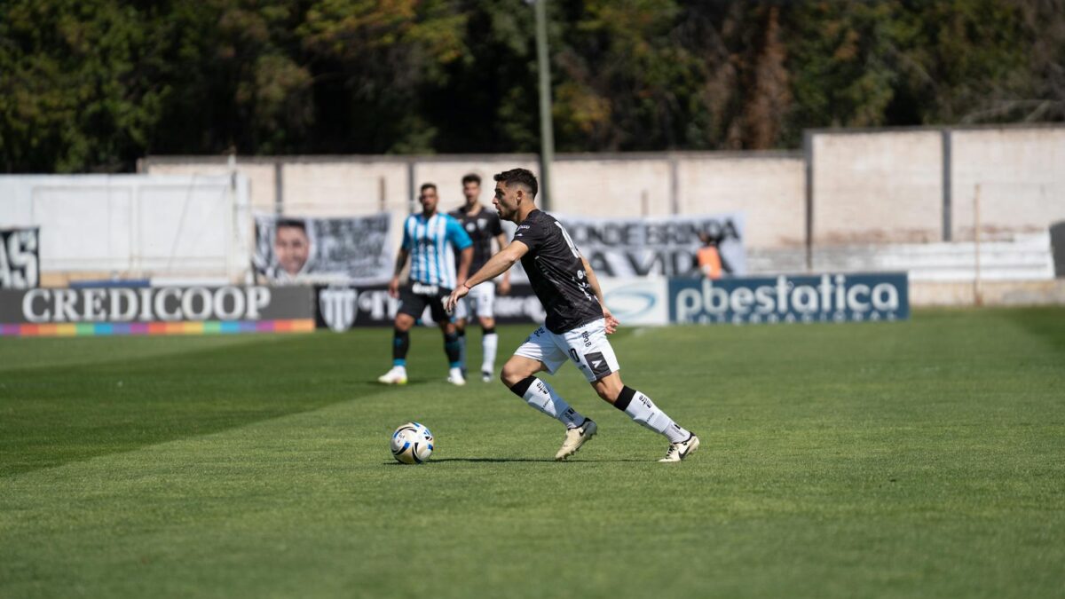 Carlos Mora, cel mai bun fundaș dreapta din Superliga în 2025
