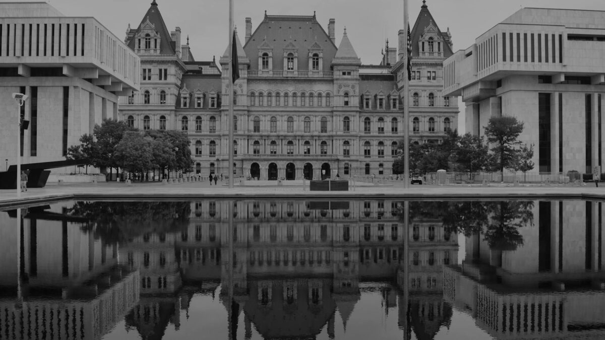 New York adoptă RAISE Act, prima lege pentru siguranța AI