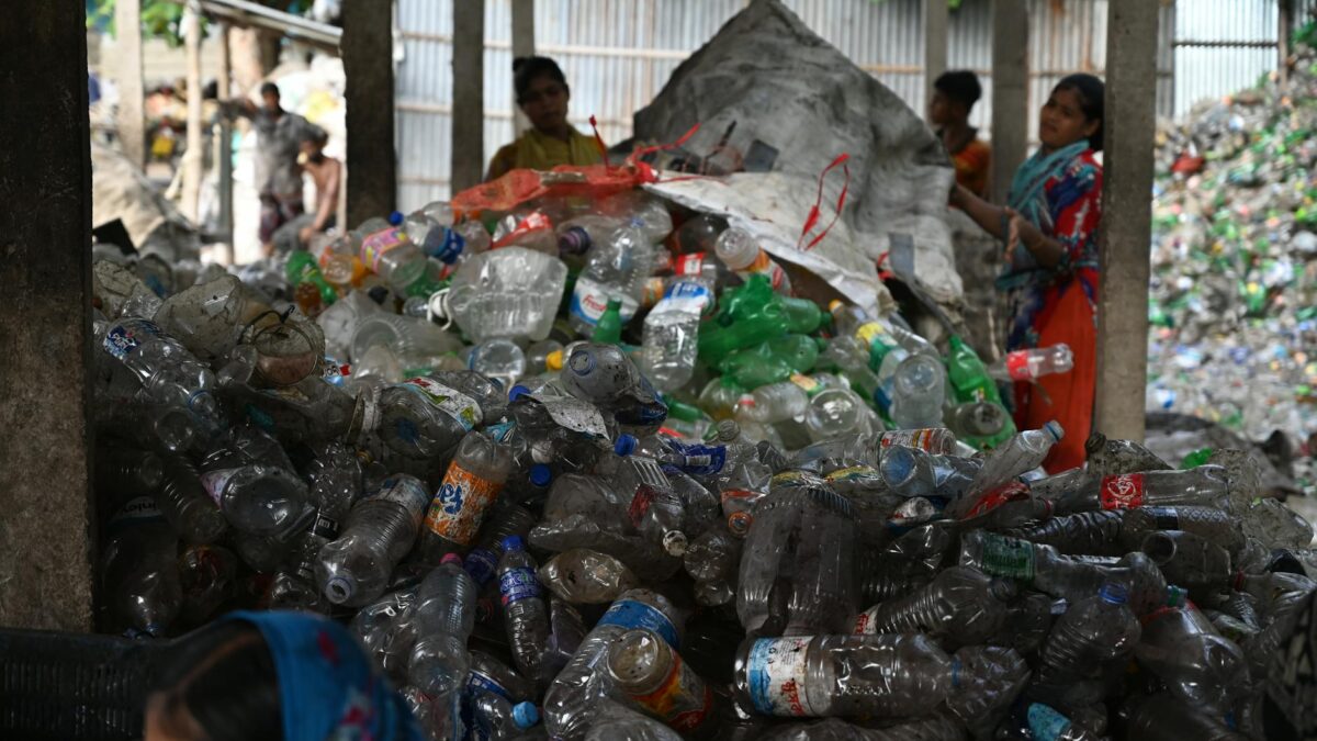 UE introduce măsuri împotriva importurilor de plastic ieftin