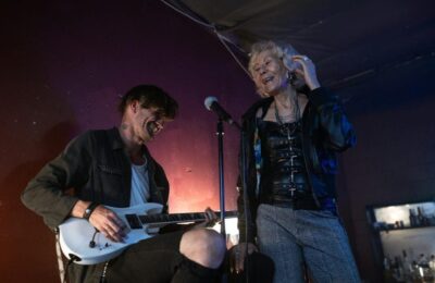 Petula Clark, în vârstă de 93 de ani, reflectează asupra unei cariere de 80 de ani