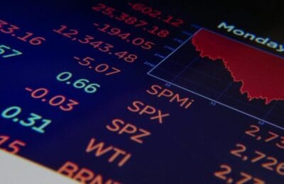 Bursele americane deschid în scădere ușoară, S&P 500 pierde din avânt