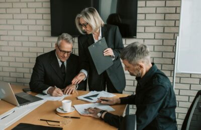 Paramount relansează oferta pentru Warner Bros cu 40 miliarde dolari