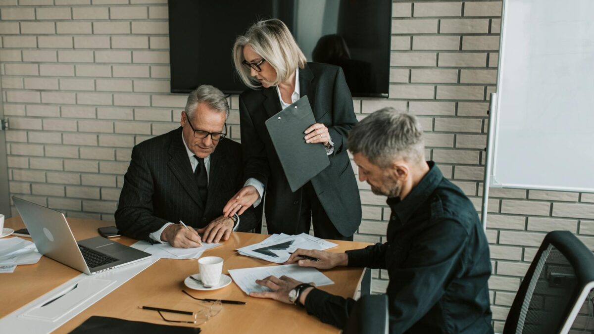 Paramount relansează oferta pentru Warner Bros cu 40 miliarde dolari