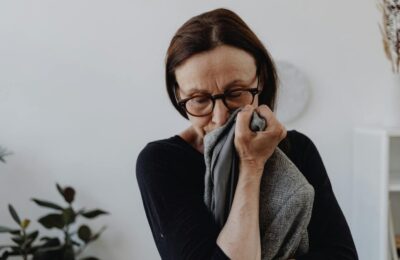 Laura Dern se confruntă cu dificultăți după moartea mamei