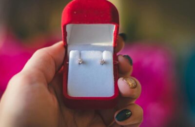 Diamante cadou de Crăciun în valoare de mii de euro