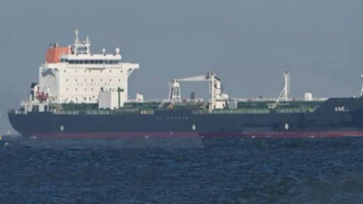 Ucraina atacă petrolierele rusești din Marea NeagrăCe este flota fantomă și de ce contează pentru tine
