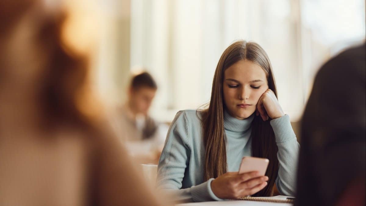 Adolescentii din Australia cauta disperati metode de a ocoli interdictia pe retelele sociale