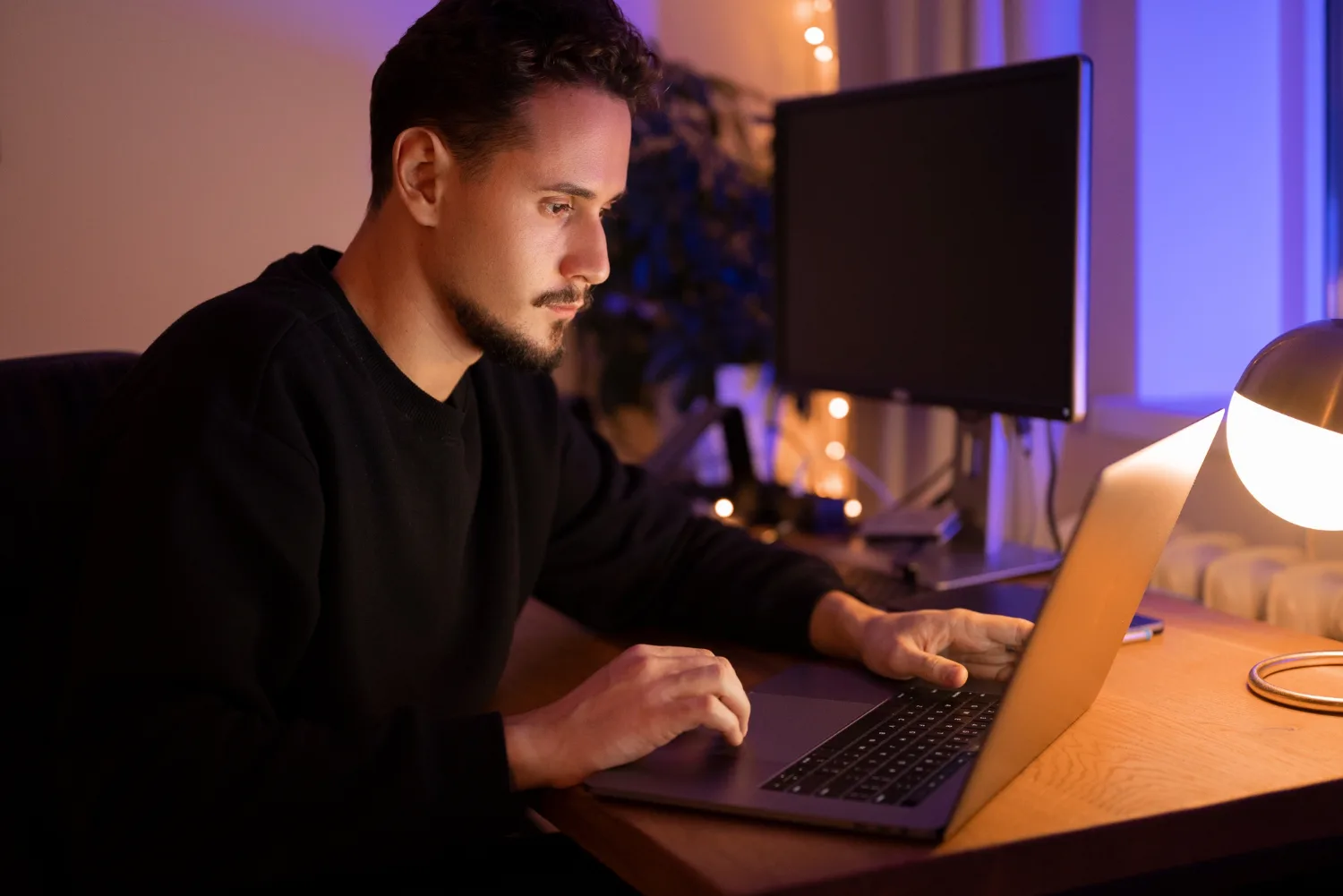 Microsoft strică modul întunecat din Windows 11 și utilizatorii protestează